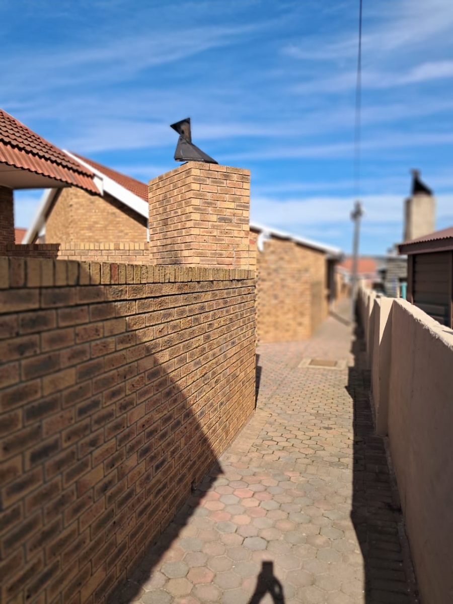 2 Bedroom Property for Sale in Bayview Western Cape